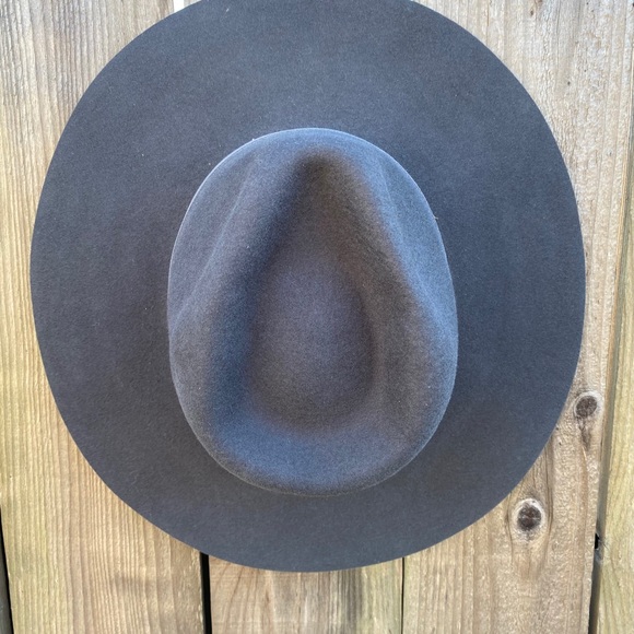 Wyeth River Fedora
Wonderful band 
adjustable
New - Picture 3 of 5